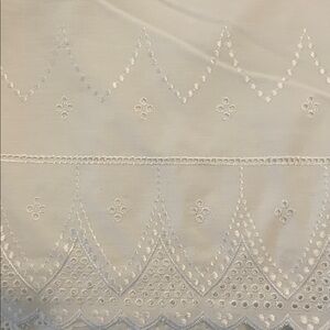 Dust Ruffle (queen with lace details)